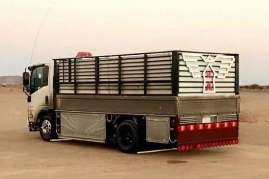 صندوق قلاب للبيع بالرياض